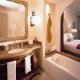حمام  فندق أتلانتس جزيرة النخلة - دبي | هوتيلز عربي