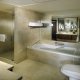 حمام  فندق رمادا داون تاون - دبي | هوتيلز عربي
