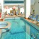 حمام سباحة  فندق فرساي - دبي | هوتيلز عربي