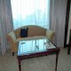 أريكة  فندق ميلينيوم سيري - جاكرتا | هوتيلز عربي