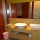 حمام الغرف  فندق سباركس - جاكرتا | هوتيلز عربي