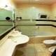 حمام  فندق لو ميراج سويتس - الدوحة | هوتيلز عربي